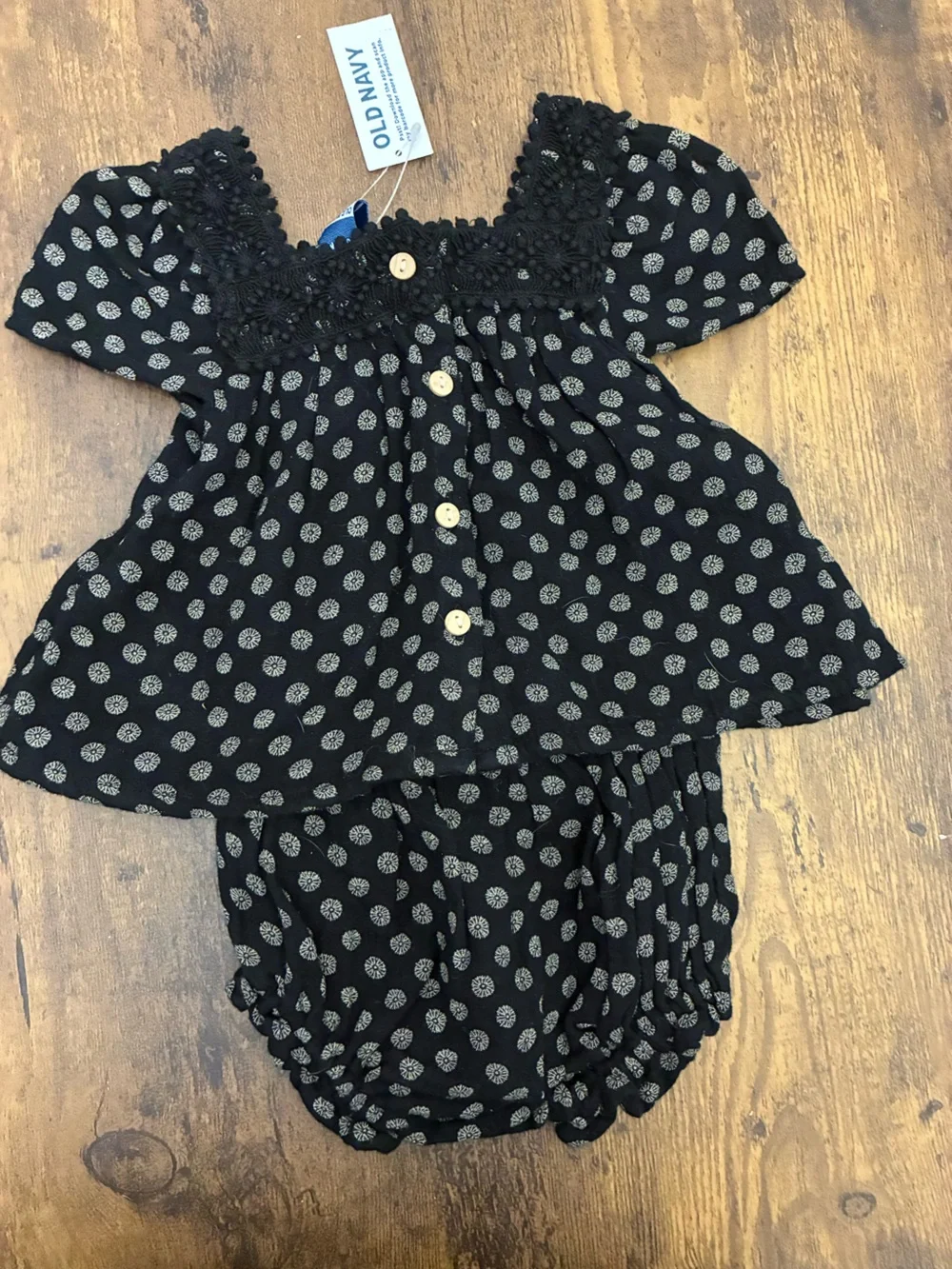 Old Navy Baby 3-6 months 2-Piece Polka Dot Set